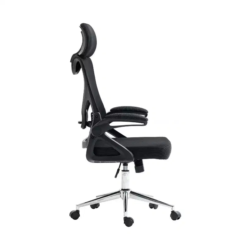 Sedia da ufficio ergonomica in rete con poggiatesta e supporto lombare, design a incrocio, base cromata, nera