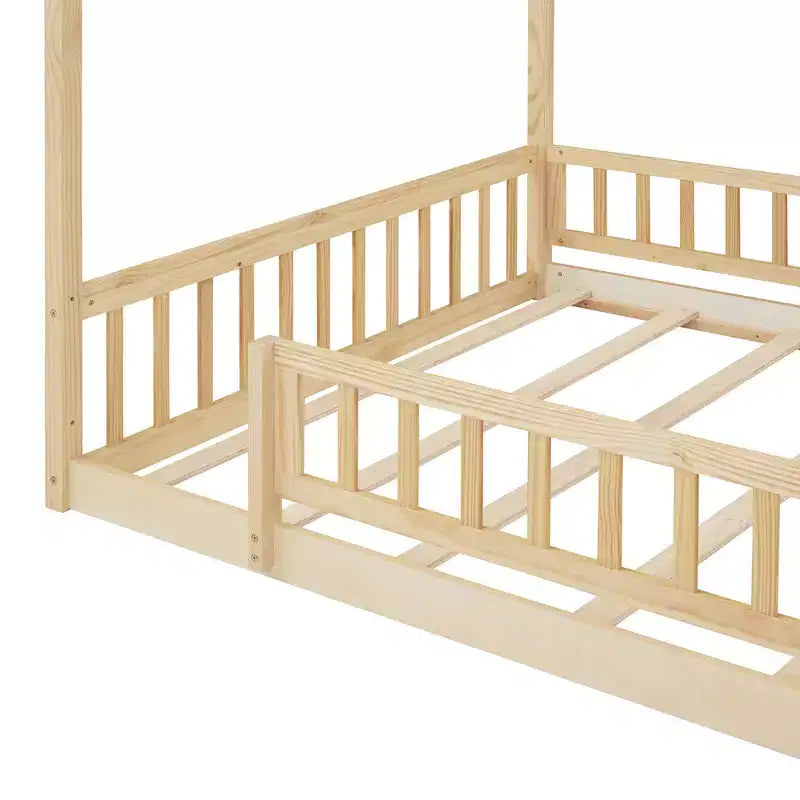 Struttura letto a capanna Montessori a grandezza naturale con recinzione e tetto, lettino per bambini, legno naturale