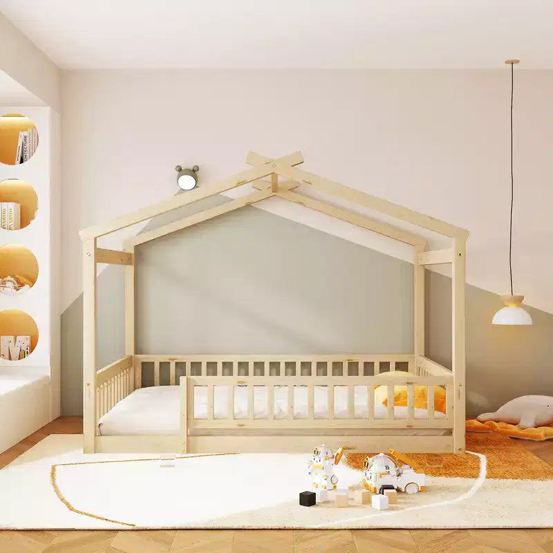 Struttura letto a capanna Montessori a grandezza naturale con recinzione e tetto, lettino per bambini, legno naturale