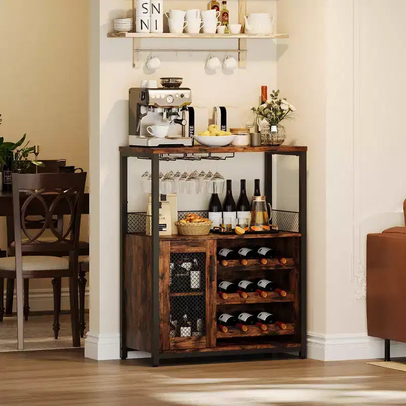 Mobile Bar con Cantinetta da 12 Bottiglie e Porta Bicchieri, Credenza Industriale con Anta a Rete, Struttura in Metallo