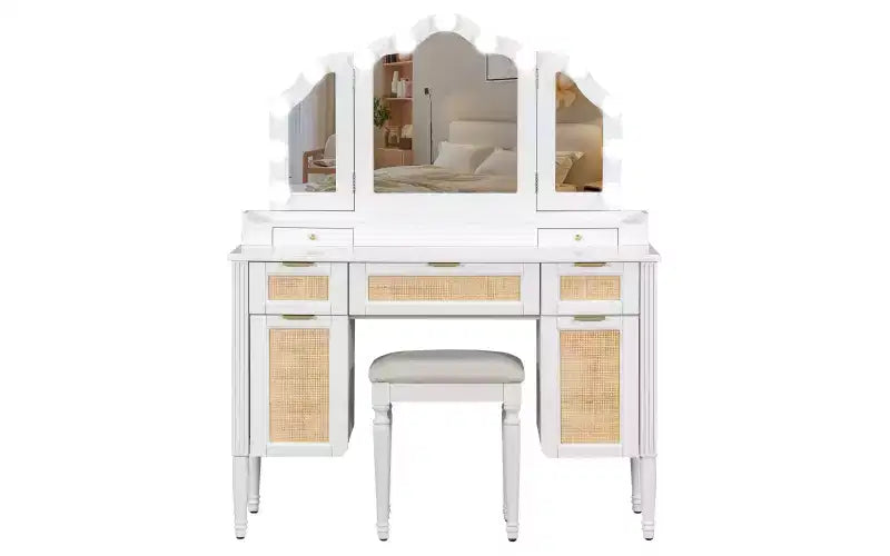 44.37-inch moderne make-uptafel met driedelige spiegel en verlichting, 5 laden en 2 kasten, laadstation met Type-C en open planken voor slaapkamer