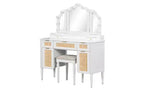 44.37-inch moderne make-uptafel met driedelige spiegel en verlichting, 5 laden en 2 kasten, laadstation met Type-C en open planken voor slaapkamer