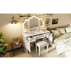 44.37-inch moderne make-uptafel met driedelige spiegel en verlichting, 5 laden en 2 kasten, laadstation met Type-C en open planken voor slaapkamer