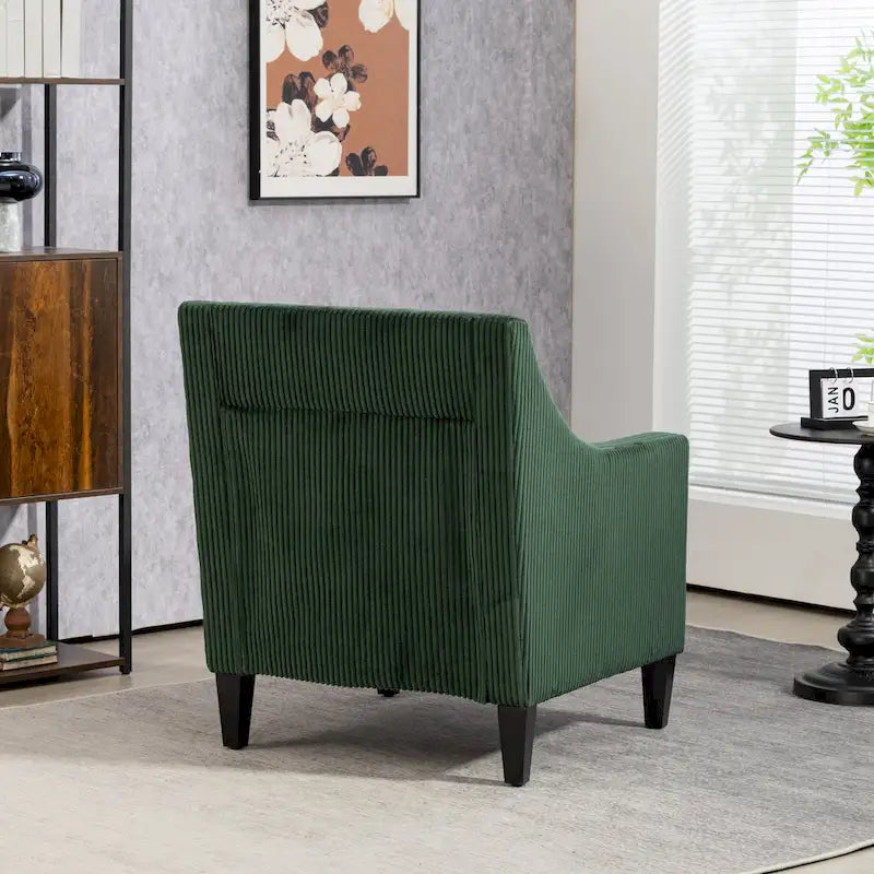 Poltrona con braccioli imbottita color smeraldo da 26.77, con braccioli sagomati e gambe in legno di hevea
