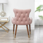 Poltrona d'accento moderna rosa 23 in poliestere, con gambe in legno massello di gomma, imbottita e con borchie decorative