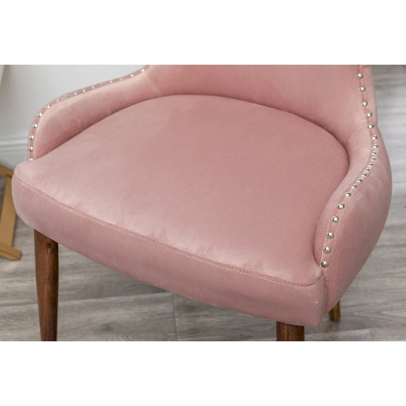 Poltrona d'accento moderna rosa 23 in poliestere, con gambe in legno massello di gomma, imbottita e con borchie decorative