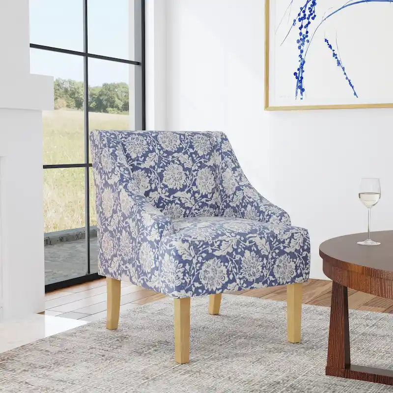 Sillón tapizado con brazos curvos Holman de Porch & Den