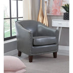 Poltrona decorativa Giles di Grafton Home con bordino di borchie
