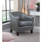 Poltrona decorativa Giles di Grafton Home con bordino di borchie