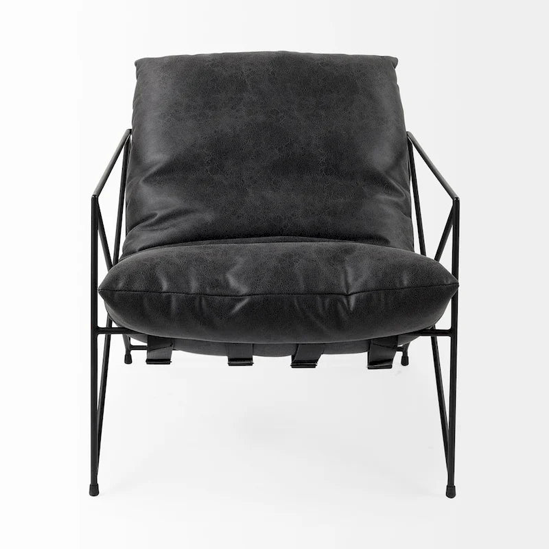 Poltrona d’accento Leonidas in similpelle nera con struttura in metallo nero