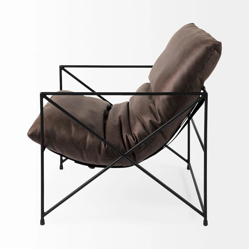 Poltrona d’accento Leonidas in similpelle nera con struttura in metallo nero