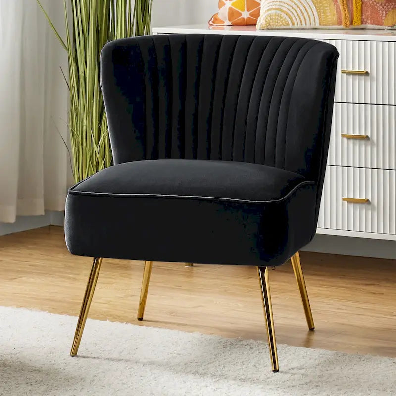 Poltroncina laterale moderna d’accento Monica 22W, imbottita e trapuntata, con gambe dorate, di HULALA HOME