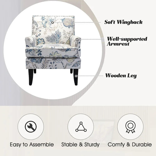 Sillón estilo campestre francés Akorda con ribete de tachuelas y patas de madera maciza de HULALA HOME
