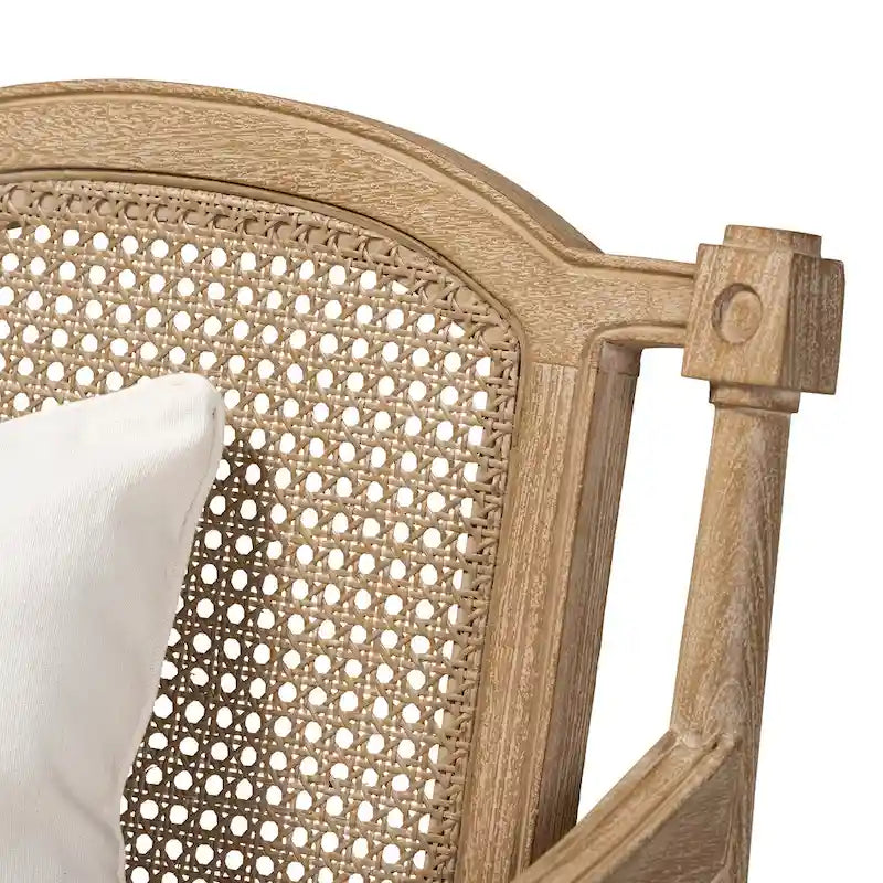 Clemence Franse provinciale fauteuil met stoffen bekleding en houten frame