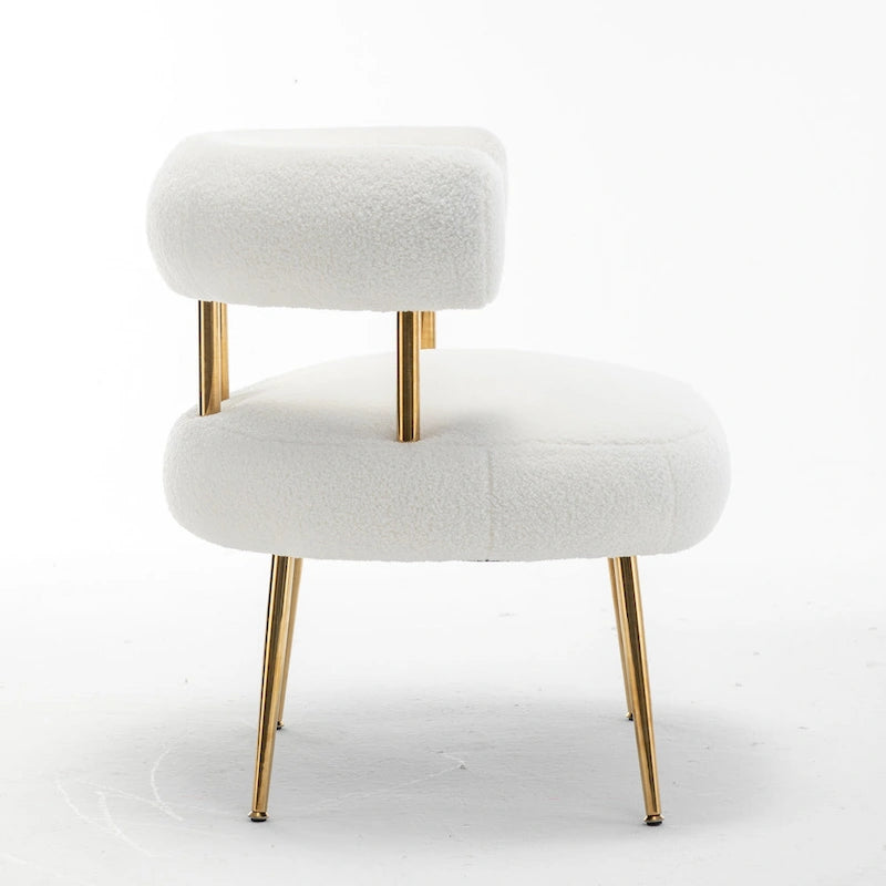 Poltrona moderna glamour d’accento SEYNAR, comoda, imbottita, con schienale aperto e gambe dorate, per toeletta