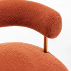 Poltrona moderna glamour d’accento SEYNAR, comoda, imbottita, con schienale aperto e gambe dorate, per toeletta