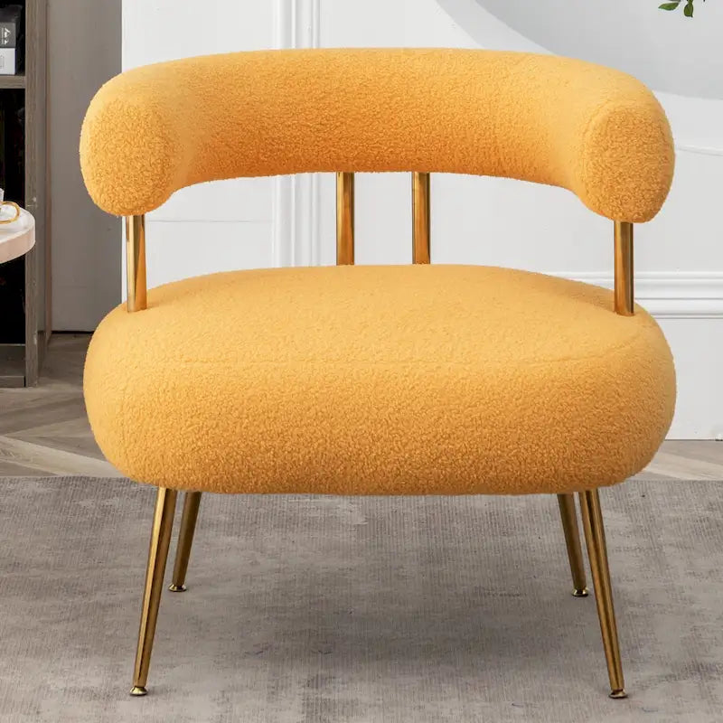 Poltrona moderna glamour d’accento SEYNAR, comoda, imbottita, con schienale aperto e gambe dorate, per toeletta