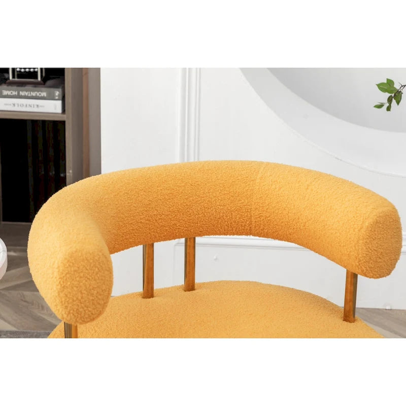 Poltrona moderna glamour d’accento SEYNAR, comoda, imbottita, con schienale aperto e gambe dorate, per toeletta