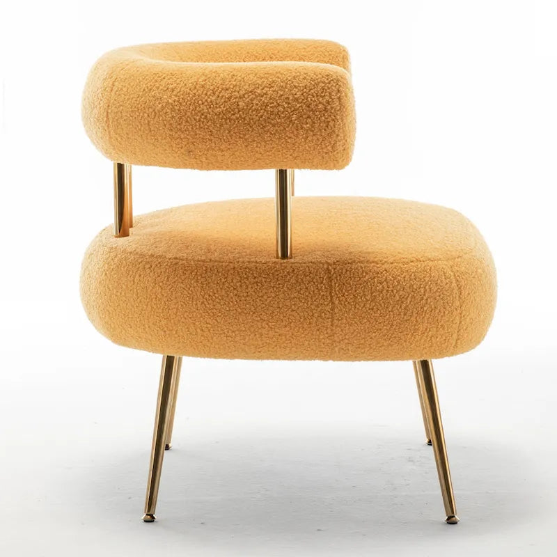 Poltrona moderna glamour d’accento SEYNAR, comoda, imbottita, con schienale aperto e gambe dorate, per toeletta