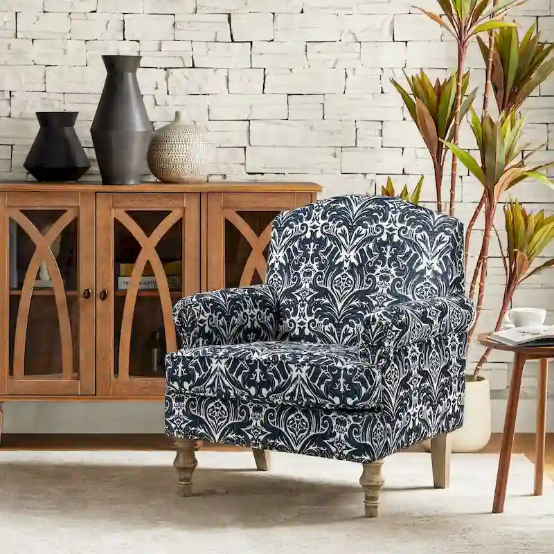 Sillón de estilo rústico Yahweh con tachuelas y brazos enrollados de HULALA HOME
