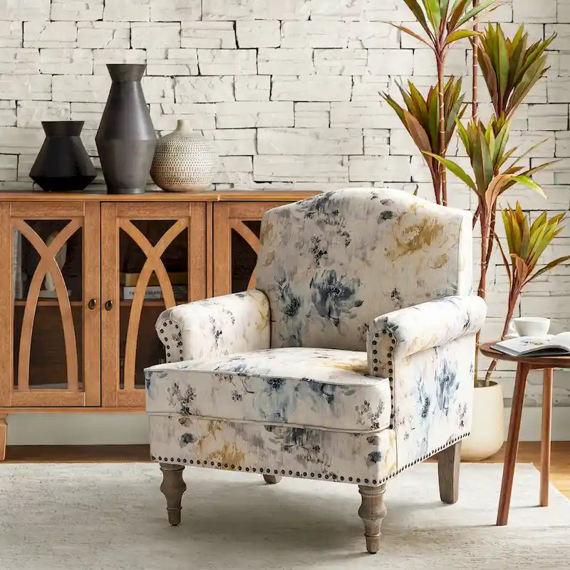 Sillón de estilo rústico Yahweh con tachuelas y brazos enrollados de HULALA HOME