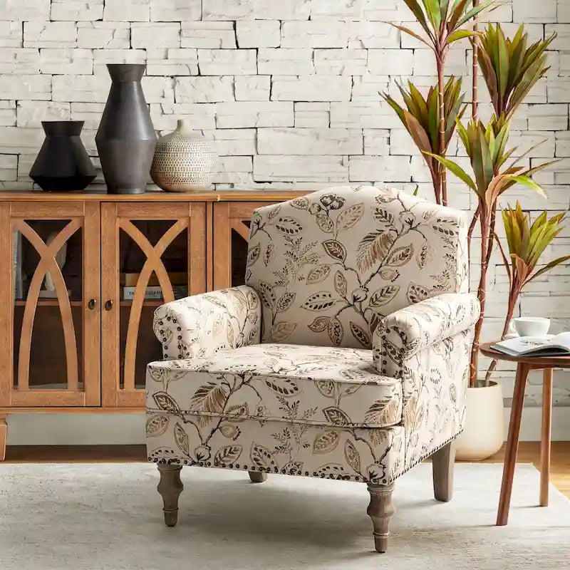 Sillón de estilo rústico Yahweh con tachuelas y brazos enrollados de HULALA HOME
