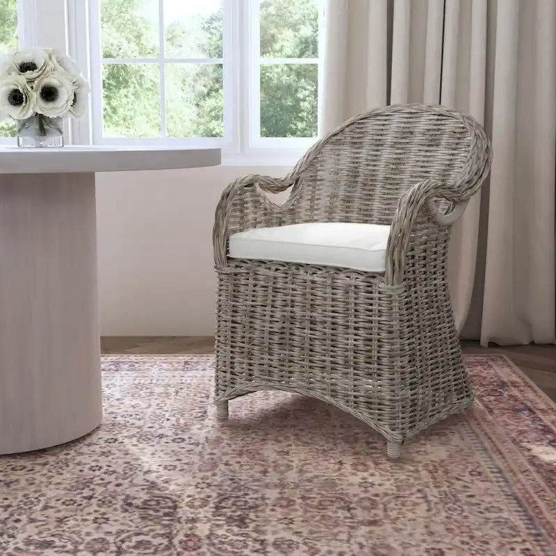 Sillón de mimbre de ratán natural tejido a mano con cojín, de East at Main