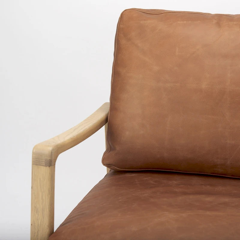 Raeleigh Akzentstuhl aus cognacbraunem Echtleder mit hellbraunem massivem Buchenholzrahmen – 27.9W x 34D x 34.4H