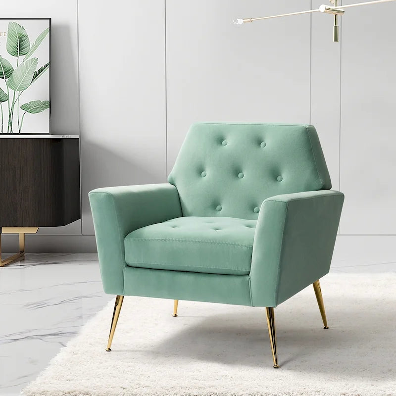 Sillón Lilia contemporáneo tapizado en terciopelo con respaldo capitonado y patas metálicas doradas, de HULALA HOME
