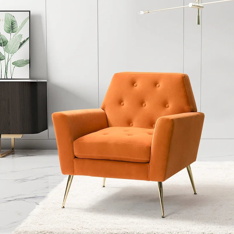 Sillón Lilia contemporáneo tapizado en terciopelo con respaldo capitonado y patas metálicas doradas, de HULALA HOME