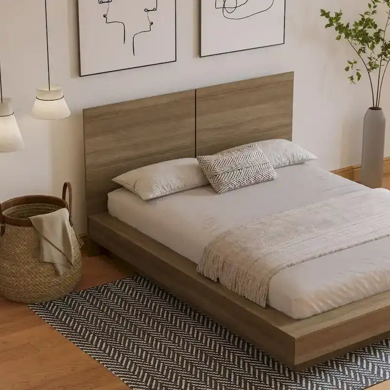 Plattformbett mit Kopfteil