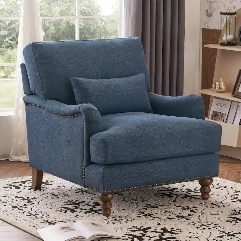 Poltrona d’accento moderna con rivestimento imbottito, struttura in legno massello e cuscino lombare, per soggiorno