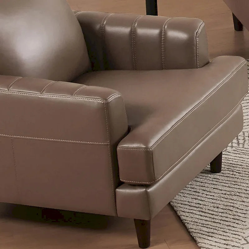 Poltrona in pelle pieno fiore Ivy Living Cassia con imbottitura in piume, memory foam e molle